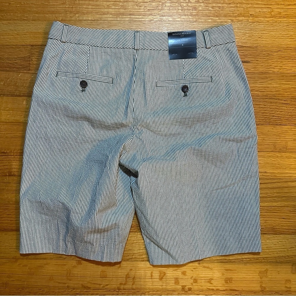 Banana Republic 10” Short Women's Size 4 Flat Front Gray Striped Shorts (a3 NWT